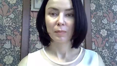 yoursofia_ online show from November 18, 11:24 am