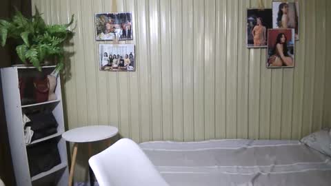 yoursubmissive_larah online show from March 6, 3:33 pm