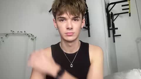 yoursweetyguy online show from November 27, 6:37 pm