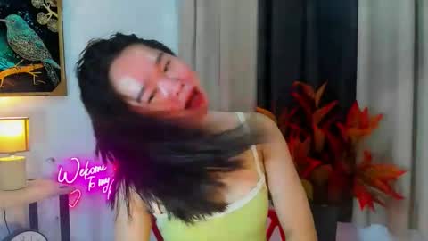 yourtinybunny online show from November 4, 11:44 am