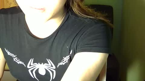 Snapshot of yourwild_luna chatting on October 25, 5:08 am Luna online show from October 25, 5:08 am