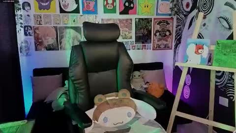    rawr   Anne Independent model      online show from March 19, 9:42 pm