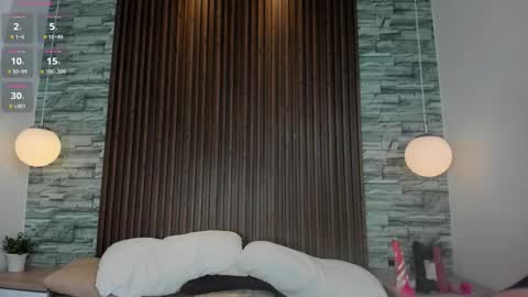 yulievans online show from October 14, 7:28 pm