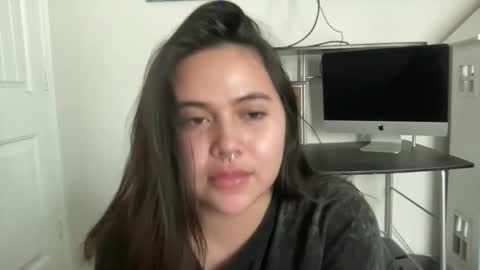 yungtorii online show from November 14, 8:44 pm