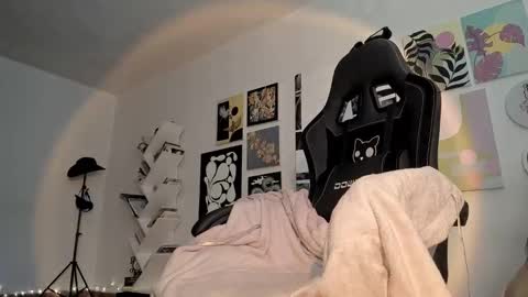 paola online show from October 19, 5:39 pm