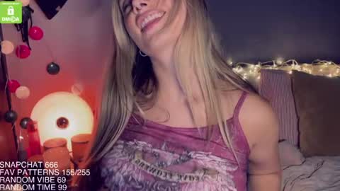 The Queen Bitch of the United Kingdom online show from August 6, 6:22 am