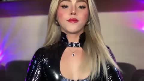 Snapshot of yvonne_guidotti chatting on September 22, 9:41 pm Miss Cali online show from September 22, 9:41 pm