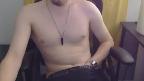 zachmcw25 online show from February 1, 1:46 am