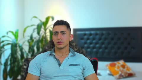 zachpri20 online show from September 24, 9:16 am