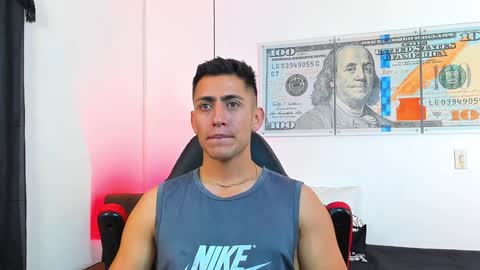 zachpri20 online show from December 18, 7:58 am