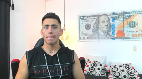 zachpri20 online show from December 19, 10:24 am