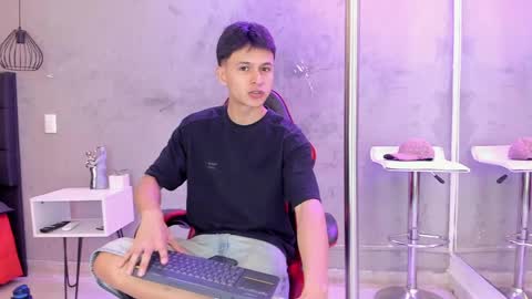 Samuel online show from June 8, 7:26 pm