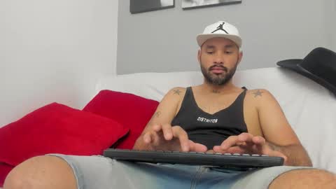 Snapshot of zane_cross chatting on October 2, 12:04 pm zane_cross online show from October 2, 12:04 pm