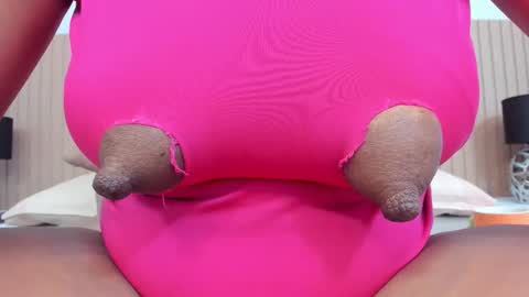Snapshot of zara_lopez chatting on October 23, 12:06 pm zara lopez online show from October 23, 12:06 pm