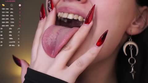 Criss  online show from February 20, 6:10 pm