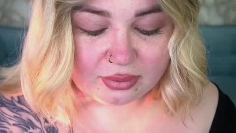 Lola online show from April 15, 7:58 pm