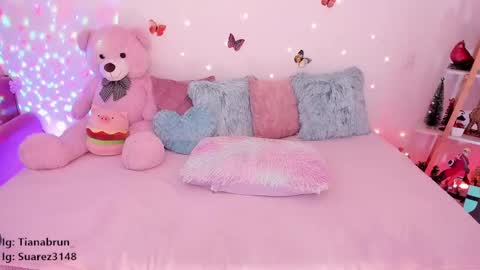 Zara online show from February 17, 3:00 pm