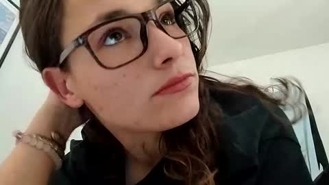 Snapshot of zellelajay2009 chatting on February 16, 5:59 pm KENDAL Kaylee online show from February 16, 5:59 pm