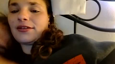 Snapshot of zellelajay2009 chatting on February 12, 1:27 pm KENDAL Kaylee online show from February 12, 1:27 pm