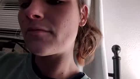 Snapshot of zellelajay2009 chatting on February 11, 3:50 am KENDAL Kaylee online show from February 11, 3:50 am