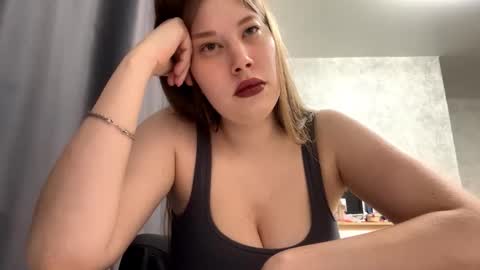 Sindy online show from February 10, 3:59 pm