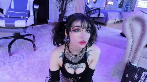 Snapshot of zephirah_abney chatting on February 25, 8:32 pm online show from February 25, 8:32 pm