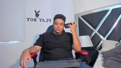 zeussmithh online show from April 29, 12:32 pm