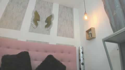 ZHAMIRA  ANDRES online show from March 8, 8:13 pm