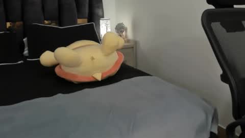 ziataylor online show from February 12, 12:16 am