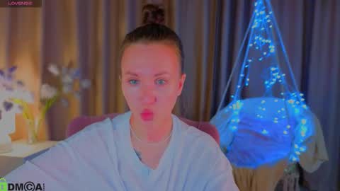 Zlata  Mon Tue Thu Fri Sun Sa GMT 3 0000pm - 0600pm  online show from October 2, 4:28 pm