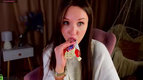 Zlata  Mon Tue Thu Fri Sun Sa GMT 3 0000pm - 0600pm  online show from September 12, 3:03 pm