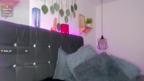 zoe__baker online show from June 5, 9:09 pm