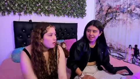 Zoe And Valeria online show from June 11, 2:15 pm