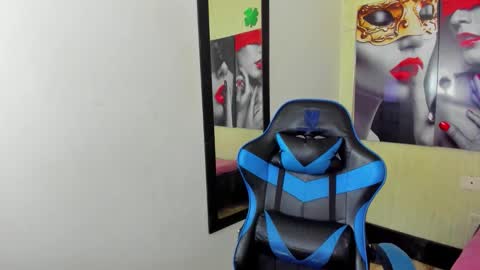 Z O E online show from October 18, 7:51 pm