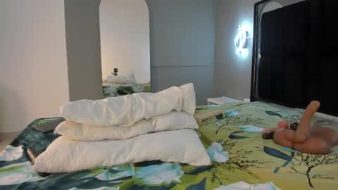 zoe_curvyy online show from May 22, 12:34 pm
