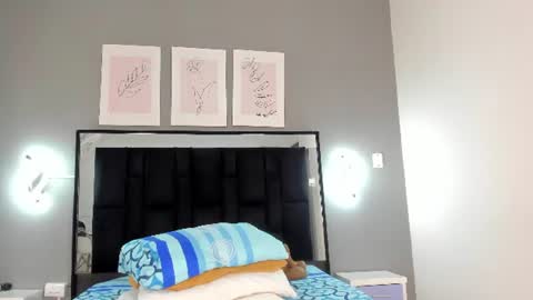 zoe_curvyy online show from June 13, 12:26 pm