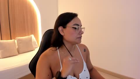 Zoe  online show from November 12, 12:51 pm