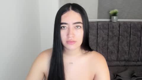 zoe_jones7 online show from November 17, 11:51 pm