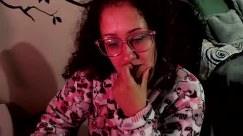 Zoe Koller online show from December 19, 4:57 pm