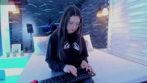 Snapshot of zoe_le chatting on October 23, 12:06 pm Zoe online show from October 23, 12:06 pm