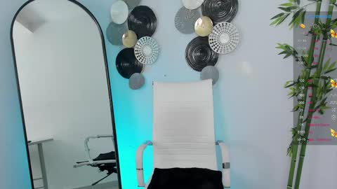 Zoe Olsen online show from September 25, 9:00 pm