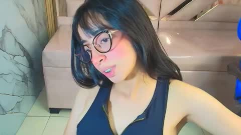 Zoe  online show from October 1, 3:38 am