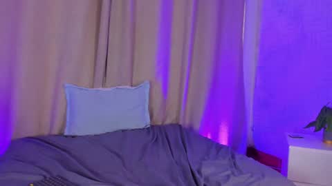 zoe_rousee_ online show from June 23, 12:22 pm