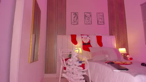 Hi guys i am Zoe  online show from December 4, 11:43 am