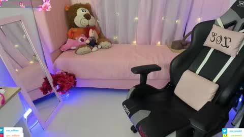 zoe_sullivan_ online show from February 23, 9:33 am