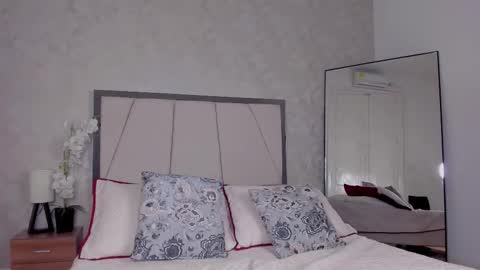 Zoe  online show from January 8, 9:42 pm