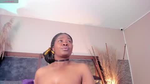 Snapshot of zoee_23 chatting on October 4, 10:46 am Zoe online show from October 4, 10:46 am