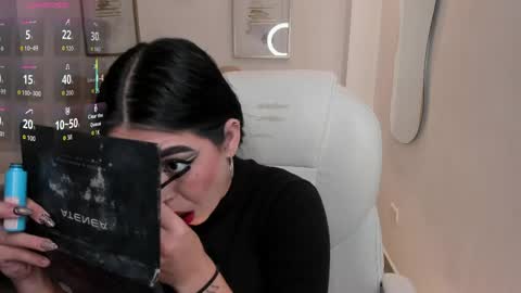  zoee jackson online show from June 6, 8:04 pm