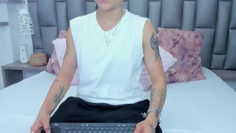 Zoe Krug online show from February 20, 12:29 pm