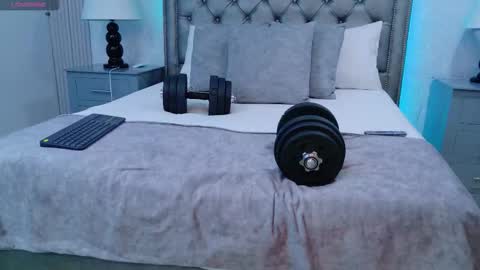 Zoe Krug online show from January 9, 7:30 pm